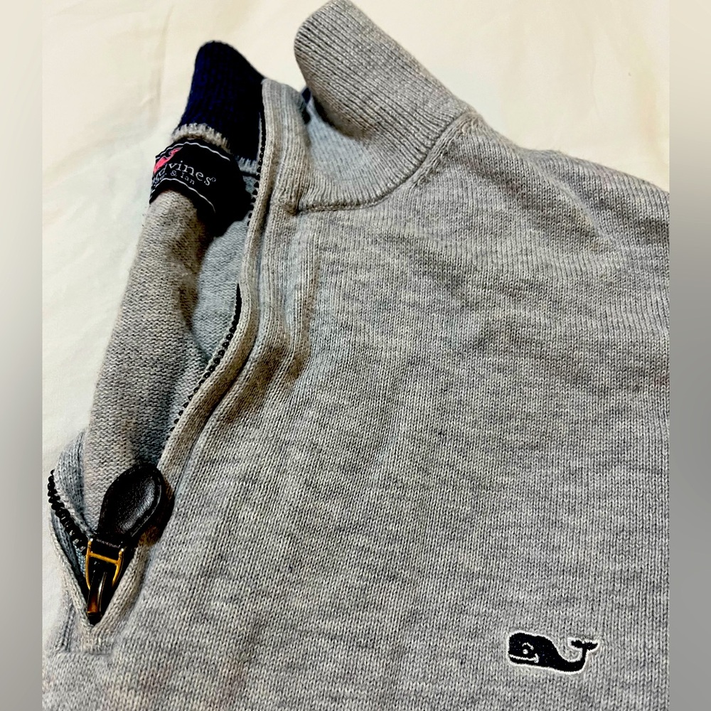 Vineyard Vines pullover quarter zip. Size L
